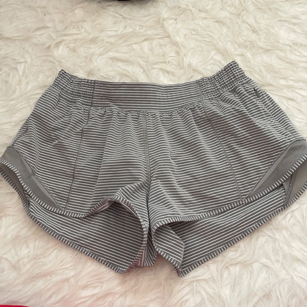 LULULEMON HOTTY HOT LOW RISE SHORTS 2.5”